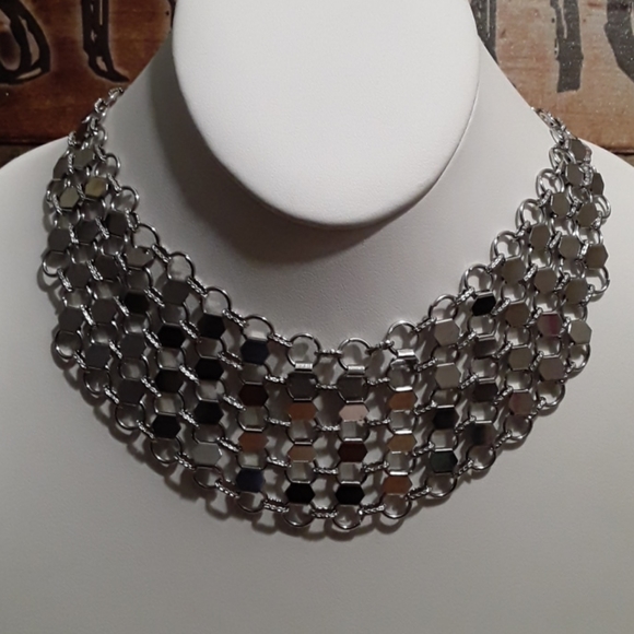 GUESS SILVER  TONE GEO BIB NECKLACE - Picture 3 of 4
